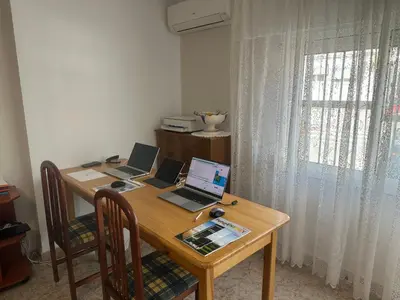 Una televisión o centro de entretenimiento en TRUJILLO CUÉNTAME -Apartamento bien equipado, de fácil aparcamiento y acceso-Ideal punto de partida de sus rutas
