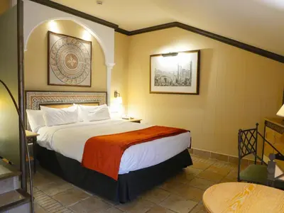 Cama o camas de una habitación en Hotel Ilunion Mérida Palace