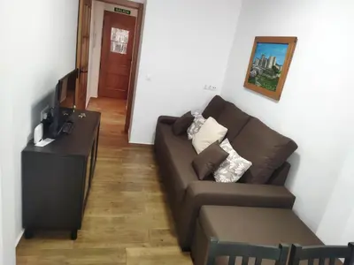 Una televisión o centro de entretenimiento en las llaves del arca