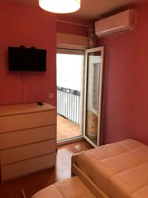 Una televisión o centro de entretenimiento en CHEZ GREDOS