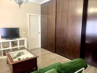 Una televisión o centro de entretenimiento en TIGER wifi y garaje
