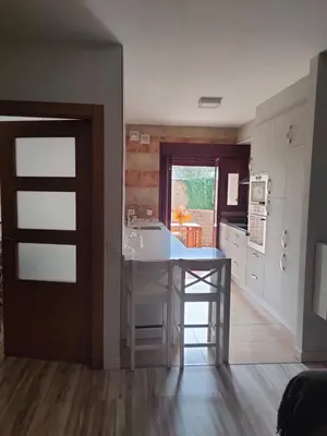 Una cocina o zona de cocina en THE HOME Hervás Plaza de garaje gratis