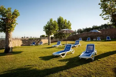 Jardín al aire libre en Hotel Doña Brígida – Salamanca Forum