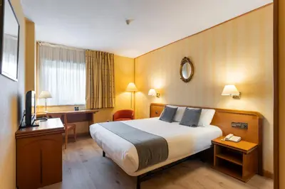 Una televisión o centro de entretenimiento en Hotel Alda Río Tormes