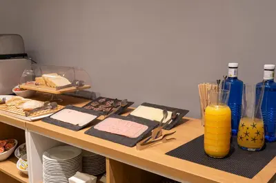 Comida en o cerca de este hotel