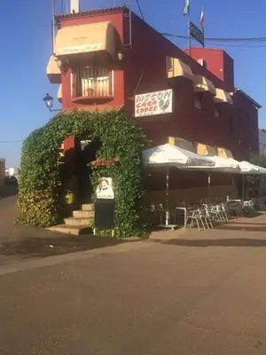 Edificio en el que se encuentra el hostal o pensión