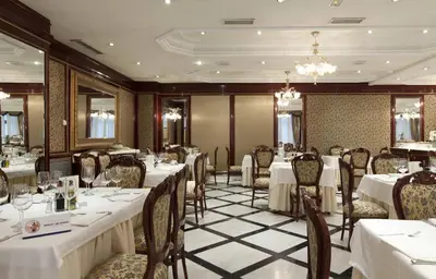 Un restaurante o sitio para comer en Hotel Alameda Palace