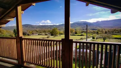 Vista general de una montaña o vista desde la casa o chalet