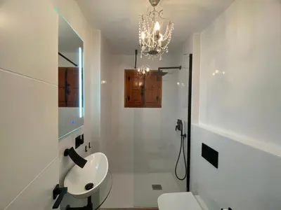 Un baño de El Patio de San Pablo - Apartamento de lujo en el centro con PARKING GRATIS