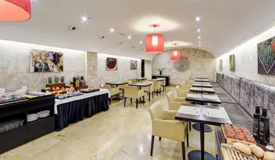 Comida en o cerca de este hotel