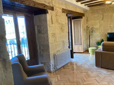 Zona de estar de Apartamento Plaza Mayor Salamanca con 2 balcones a la misma Plaza Mayor
