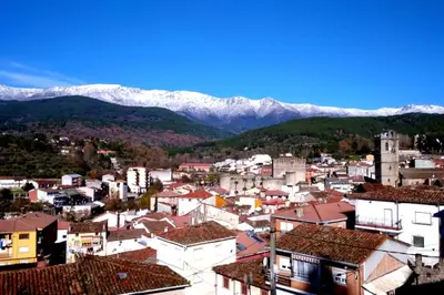 Vista general de una montaña o vista desde la casa o chalet