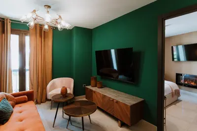 Una televisión o centro de entretenimiento en Apartamentos Boutique Heritage