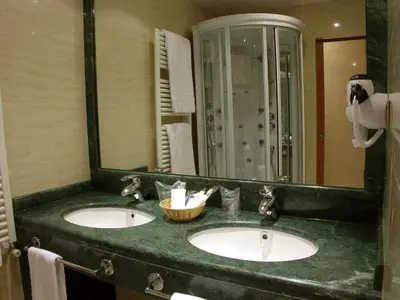 Un baño de Hotel II Castillas Ávila