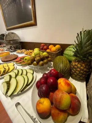Comida en o cerca de este hotel