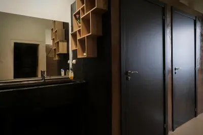 Una cocina o zona de cocina en CASA RURAL PALACIO CONDE DE ALDANA con piscina entre encinares y dehesas