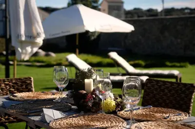 Bebidas en CASA RURAL PALACIO CONDE DE ALDANA con piscina entre encinares y dehesas