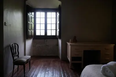 Zona de estar de CASA RURAL PALACIO CONDE DE ALDANA con piscina entre encinares y dehesas
