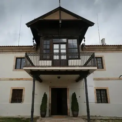 CASA RURAL PALACIO CONDE DE ALDANA con piscina entre encinares y dehesas