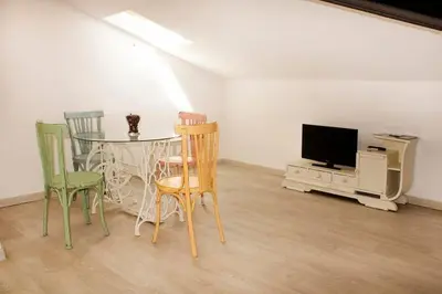 Una televisión o centro de entretenimiento en Precioso estudio
