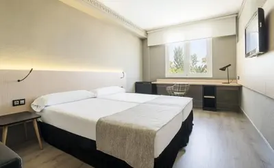 Cama o camas de una habitación en Hotel Ilunion Las Lomas
