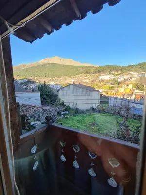 Vista general de una montaña o vista desde la casa o chalet