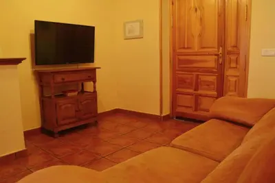 Una televisión o centro de entretenimiento en Casa Rural Concejo 1