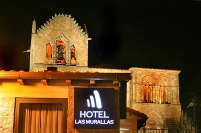 Certificado, premio, señal o documento que está expuesto en Hotel Las Murallas