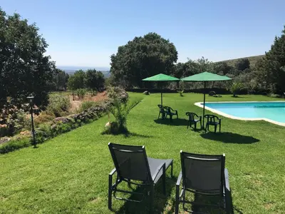 Piscina en o cerca de Casa Rural Los Robles de Acebo II