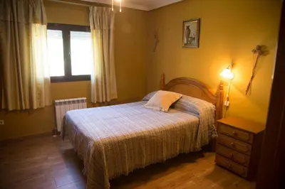 Cama o camas de una habitación en La Charca de la Dehesa