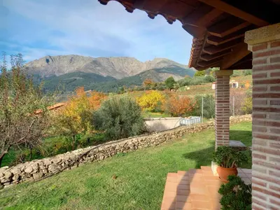 Vista general de una montaña o vista desde la casa o chalet