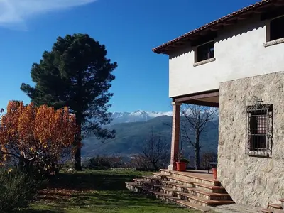 Vista general de una montaña o vista desde la casa o chalet