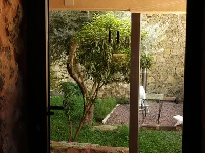 Jardín al aire libre en El jazmín de la Fuente casa rural