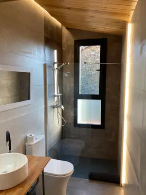 Un baño de El jazmín de la Fuente casa rural