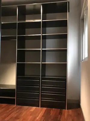 Biblioteca en el apartamento