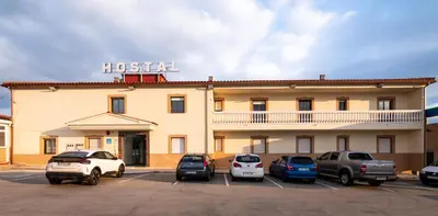 Edificio en el que se encuentra el hostal o pensión