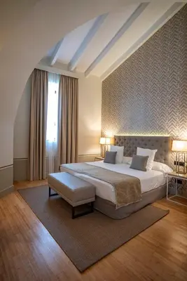 Cama o camas de una habitación en Hospes Palacio de Arenales & Spa