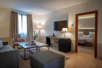 Una televisión o centro de entretenimiento en Hospes Palacio de Arenales & Spa