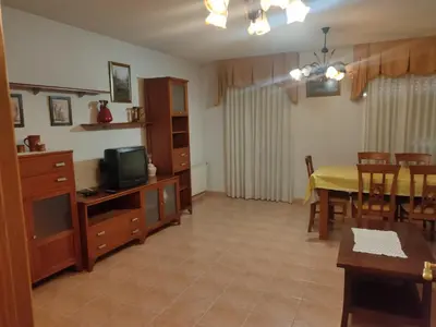 Una televisión o centro de entretenimiento en Navaluenga