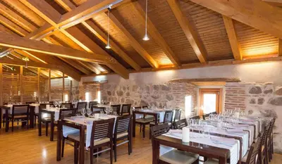 Un restaurante o sitio para comer en Hotel Las Leyendas