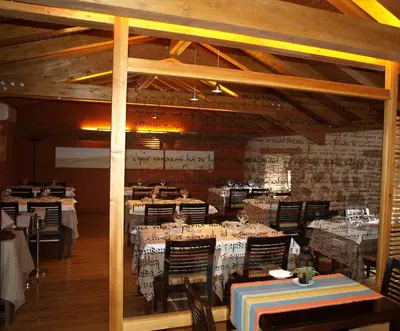 Un restaurante o sitio para comer en Hotel Las Leyendas