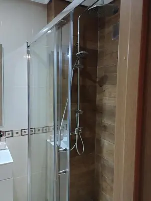 Un baño de Piso.2hab+2baños+garaje+Asc+A C.