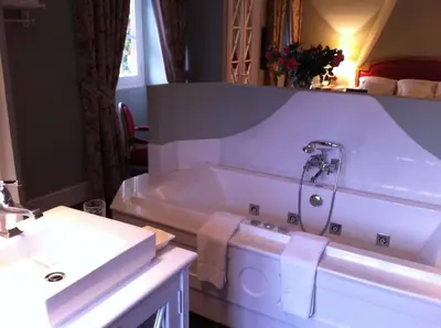 Un baño de Hotel Valdepalacios Gourmand 5* GL