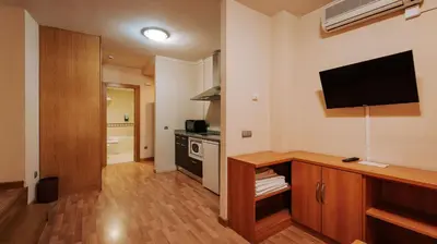 Una cocina o zona de cocina en JCH Congreso Apartamentos