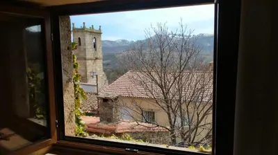 Vista general de una montaña o vista desde la casa o chalet