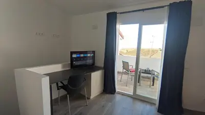 Una televisión o centro de entretenimiento en La Dubanesa