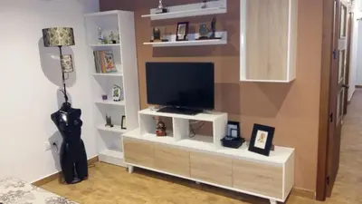 Una televisión o centro de entretenimiento en LA POSAINA