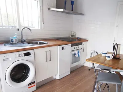 Una cocina o zona de cocina en Hogar acogedor en Trujillo