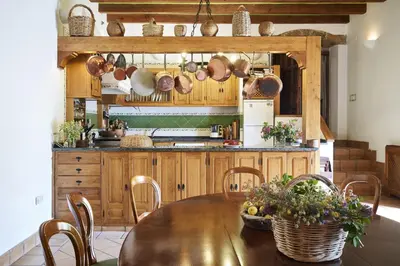 Una cocina o zona de cocina en Lagar La Pizarra Casa Rural