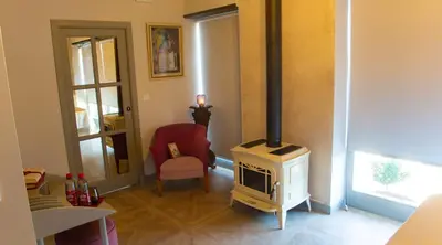 Una televisión o centro de entretenimiento en El Escondite del Agua